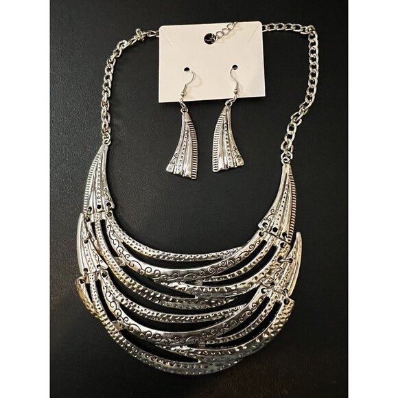 Beautifully Etched Silver Metal Egyptian Style Necklace w Matching Earrings - Picture 7 of 8